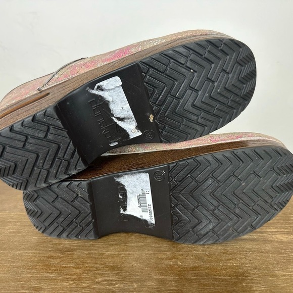 Pre-Loved Dansko’s with Pink and Tan Detail Throughout 39 - Picture 6 of 6